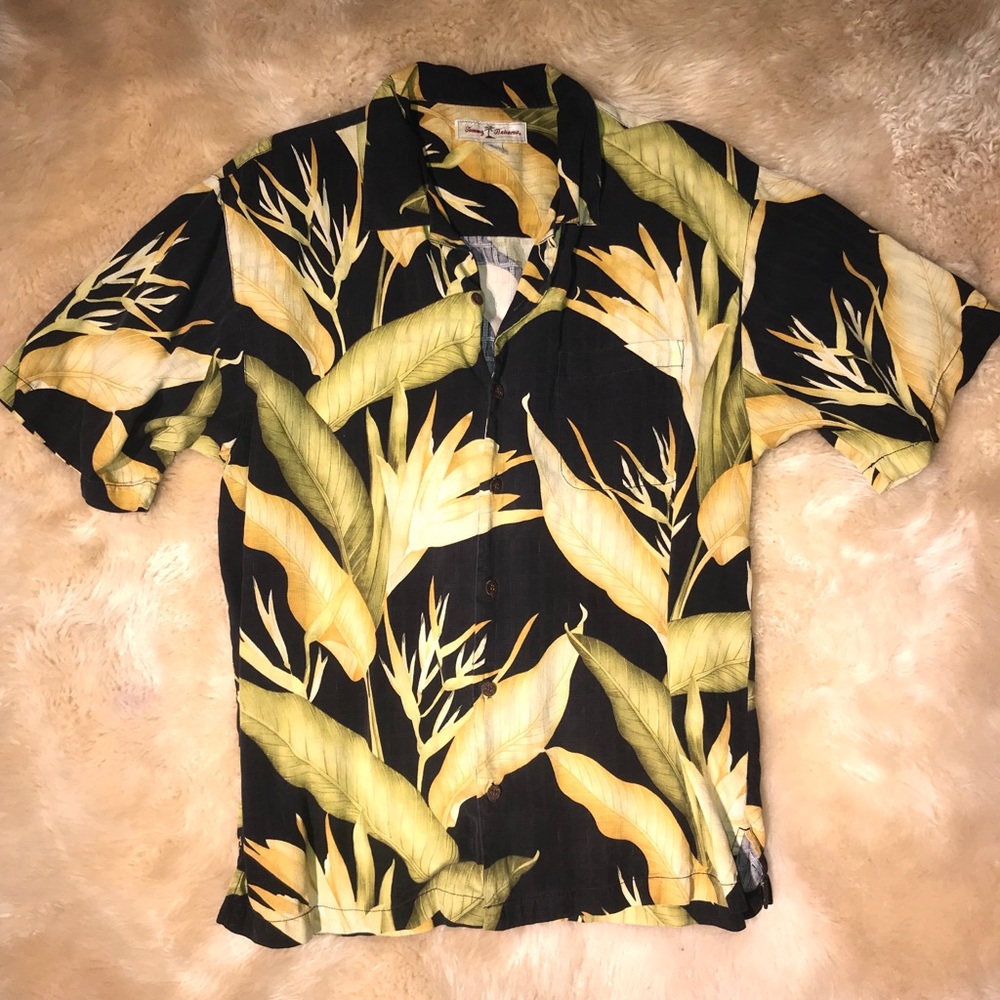 Vintage Tommy Bahama Hawaiian dress shirt button